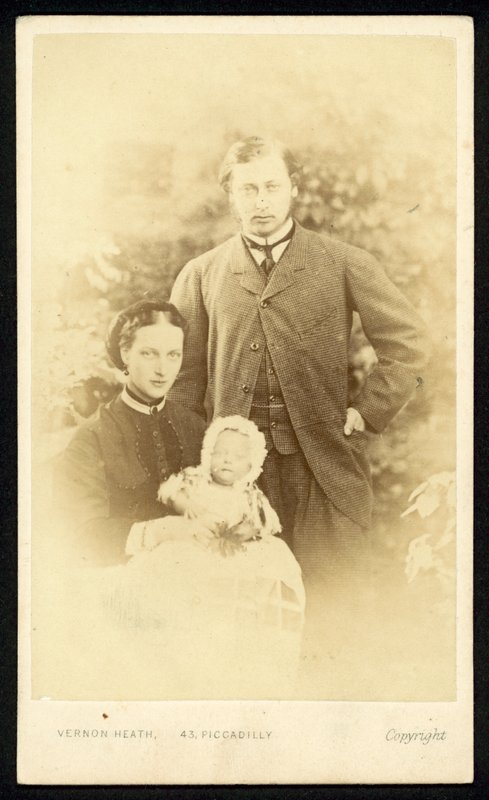 Prinsen och prinsessan av Wales och prins Albert Victor av English Photographer