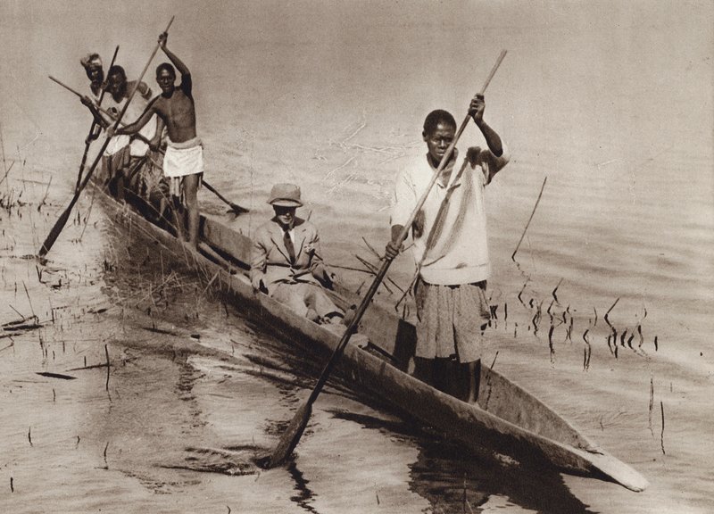 Prinsen av Wales i en grävbåt på Zambezi-floden (svartvitt foto) av English Photographer