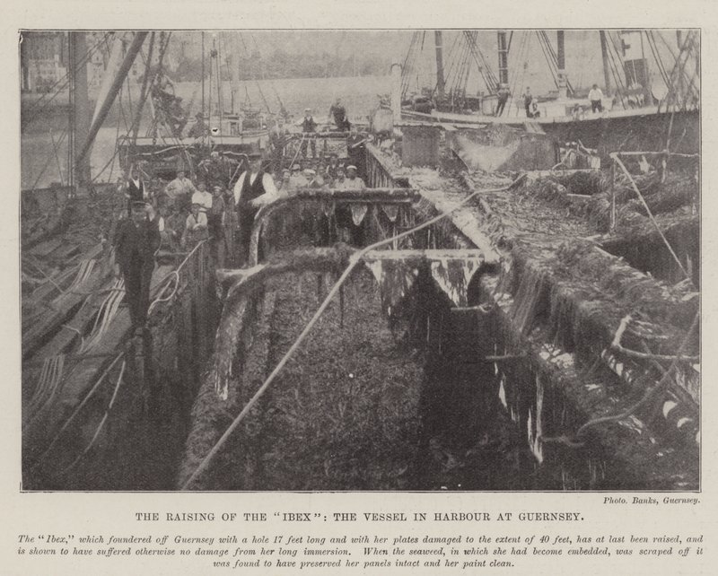 The Raising of the Ibex, fartyget i hamnen på Guernsey av English Photographer