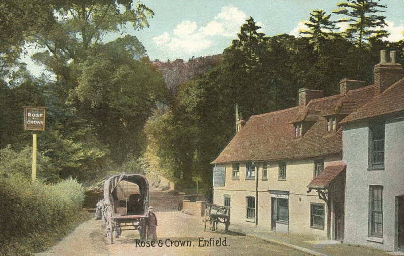 The Rose and Crown, Enfield (färgfoto) av English Photographer