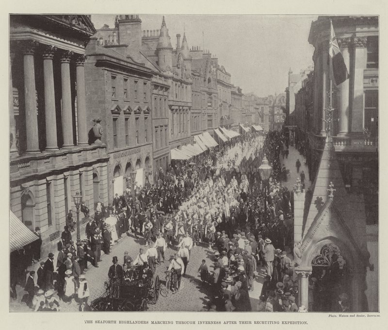 Seaforth Highlanders marscherar genom Inverness efter sin rekryteringsexpedition av English Photographer