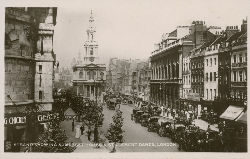 The Strand, som visar Somerset House och St Clement Danes, London av English Photographer