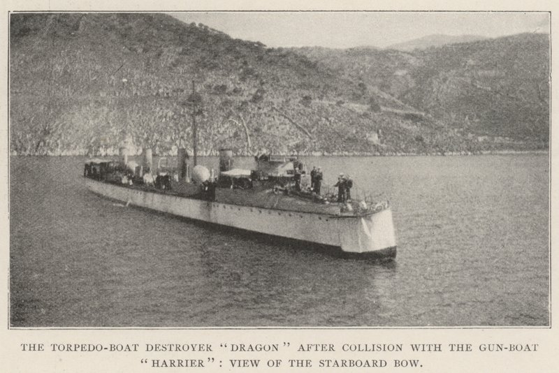 Torpedboat Destroyer Dragon efter kollision med Gun-Boat Harrier, utsikt över styrbords fören av English Photographer
