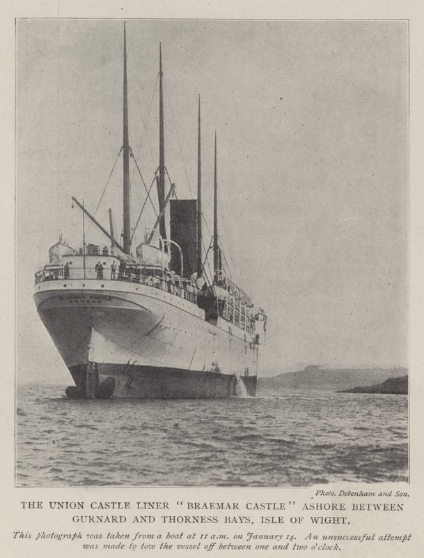 Union Castle Liner Braemar Castle i land mellan Gurnard och Thorness Bays, Isle of Wight av English Photographer