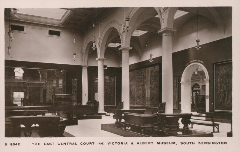 Victoria and Albert Museum, South Kensington, London av English Photographer