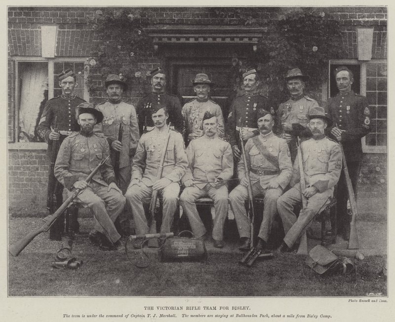 The Victorian Rifle Team för Bisley av English Photographer
