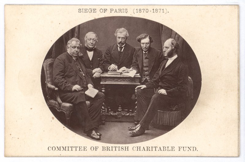 Kommittén för den brittiska välgörenhetsfonden, som hjälper de fattiga under belägringen av Paris (1870-1871) (s/v foto) av English Photographer
