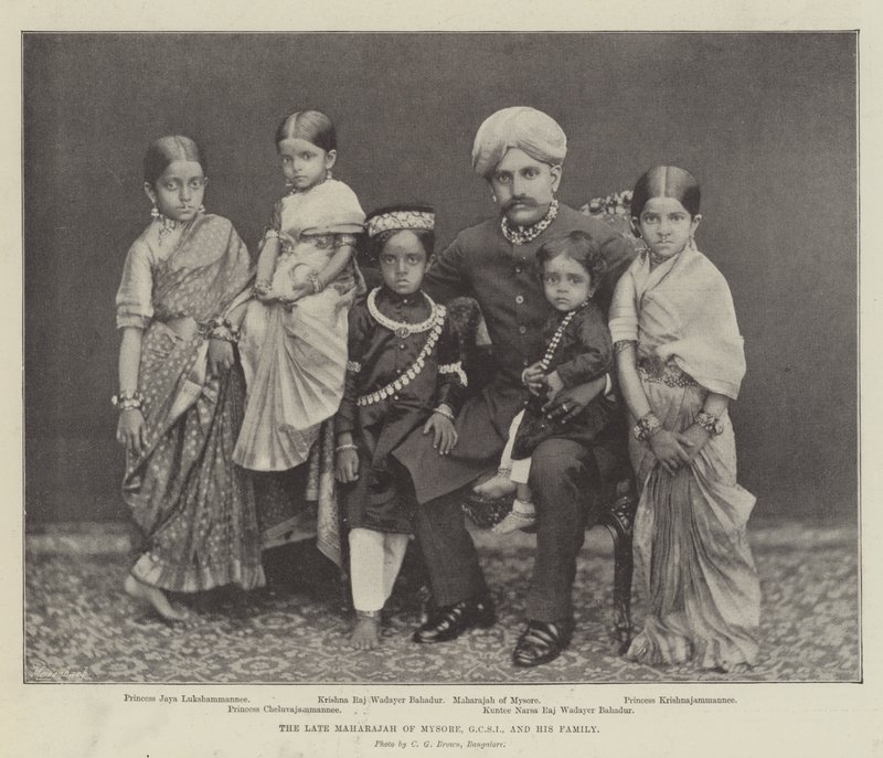 Den bortgångne Maharajah av Mysore, GCSI och hans familj av English Photographer