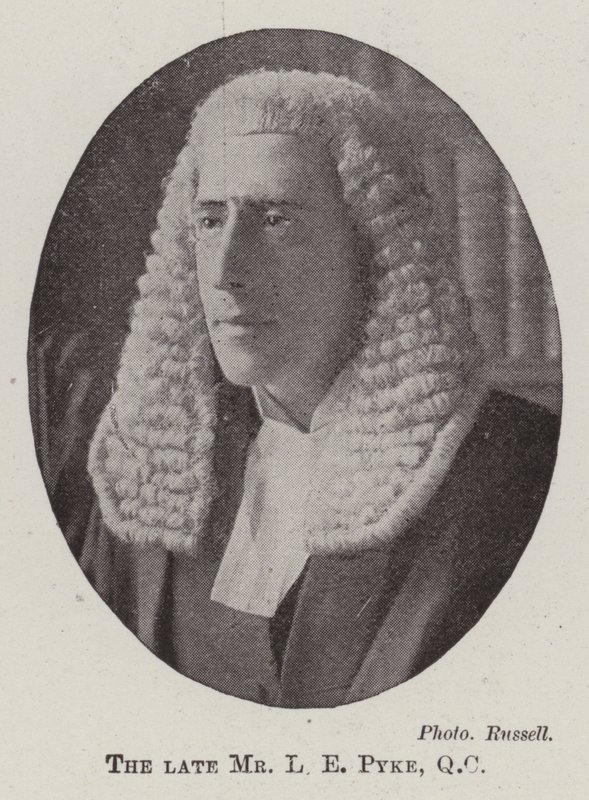 Den framlidne Mr L E Pyke, QC av English Photographer