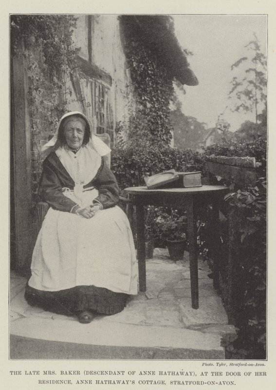 Den avlidna fru Baker (ättling till Anne Hathaway), vid dörren till hennes bostad, Anne Hathaways Cottage, Stratford-on-Avon av English Photographer