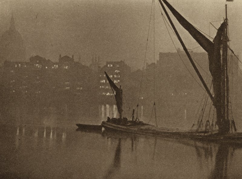 Nattens skuggor faller långsamt över Londonfloden (svartvitt foto) av English Photographer