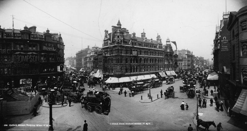Tottenham Court Road och Oxford Street, London av English Photographer