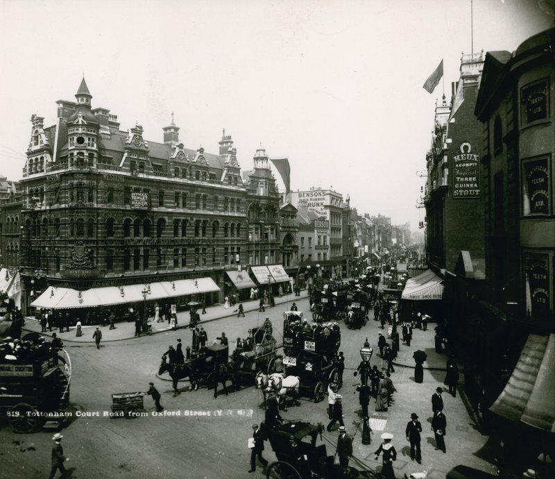 Tottenham Court Road från Oxford Street, London av English Photographer