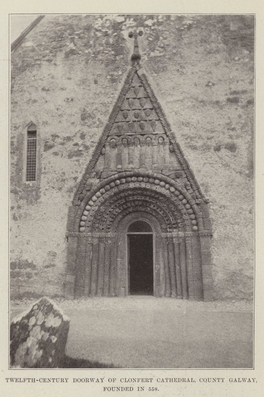 Dörröppningen från 1200-talet till Clonfert Cathedral, County Galway, grundad 558 av English Photographer