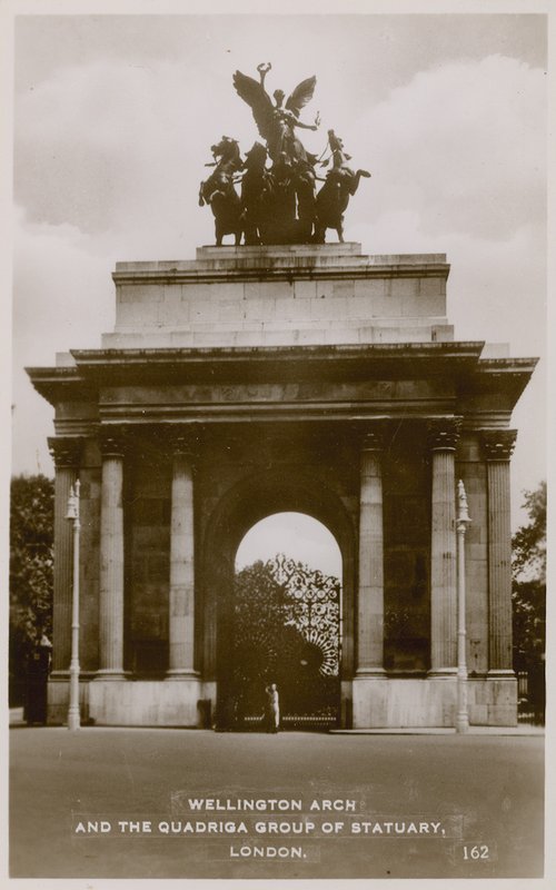 Wellington Arch och Quadriga Group of Statuary av English Photographer
