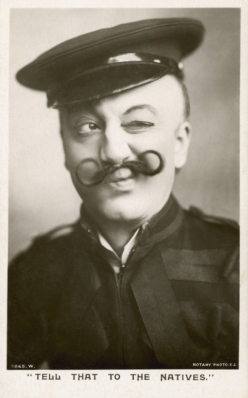 Kvinna i uniform och mustasch (s/v foto) av English Photographer