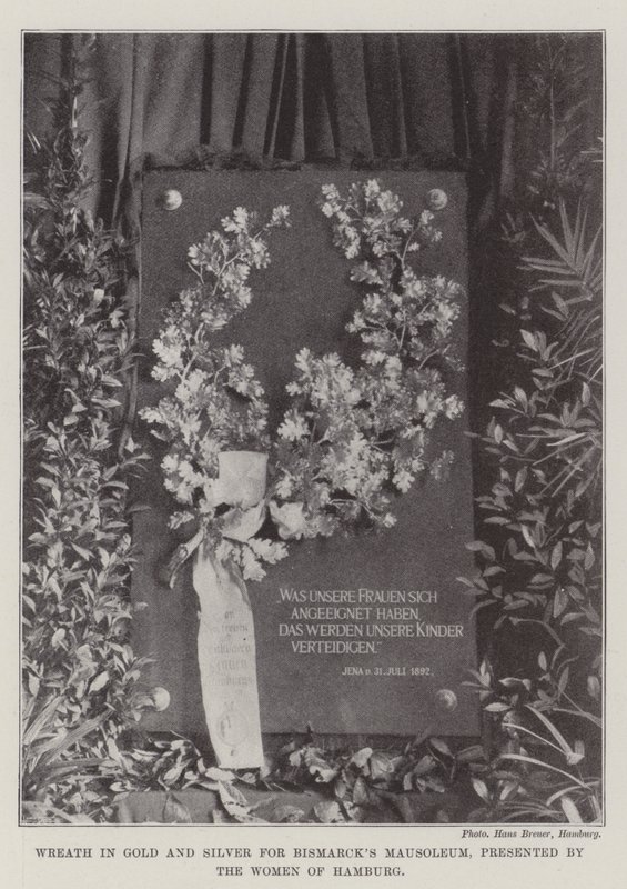 Krans i guld och silver för Bismarcks mausoleum, presenterad av Women of Hamburg av English Photographer