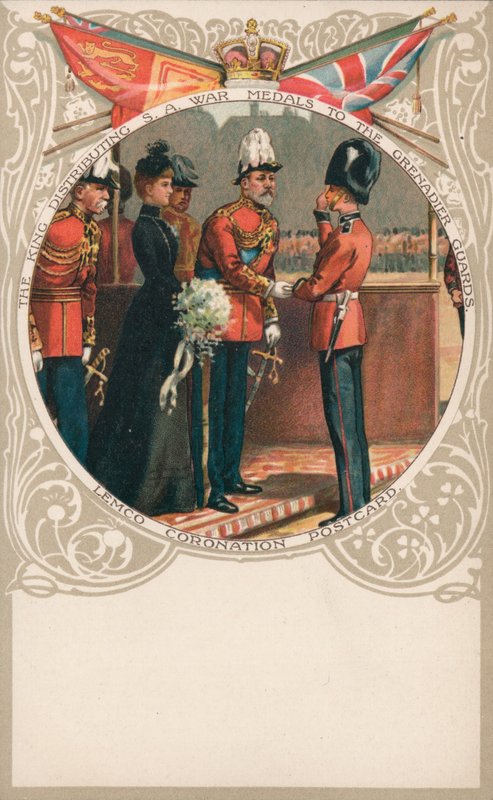 Kung Edward VII delar ut sydafrikanska krigsmedaljer till grenadjärgardet av English School