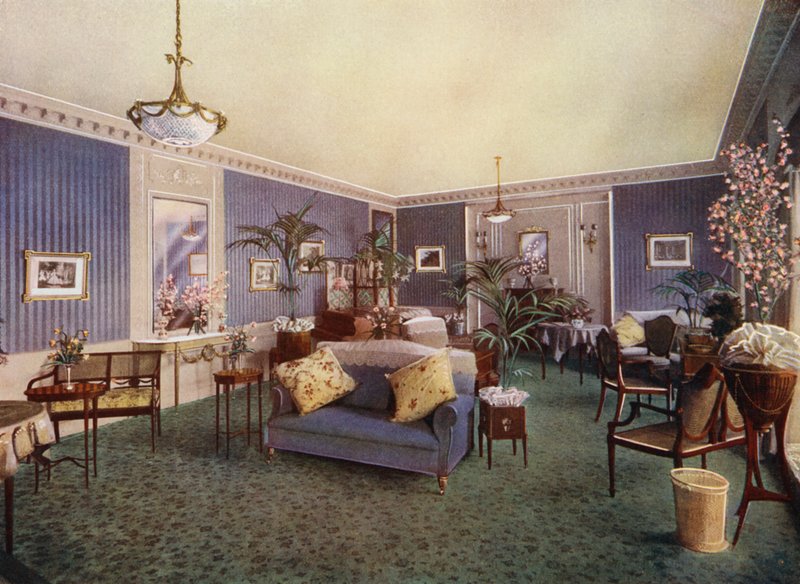 Skrivrum för kvinnor, Waldorf Hotel, London (färg litho) av English School