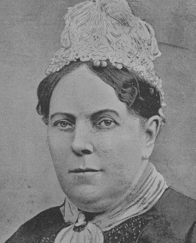 Mrs Alexander (gravyr) av English School