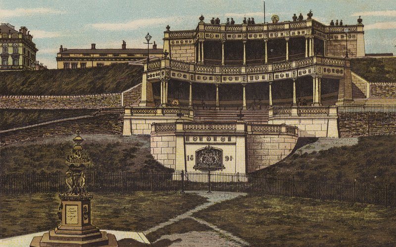 Plymouth: Colonnade on the Hoe (färg litho) av English School