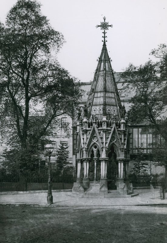 Buxton Memorial Drinking Fountain, St Margarets Westminster av English School