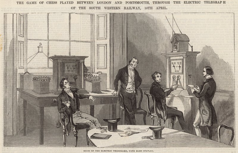 Schackspelet spelades mellan London och Portsmouth, genom den elektriska telegrafen av English School
