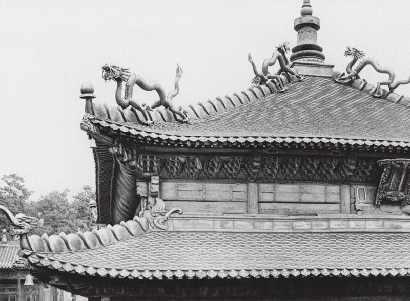 Jehol, Hingkung, Chihli, tak av förgylld brons (foto i svartvitt) av Ernst Boerschmann