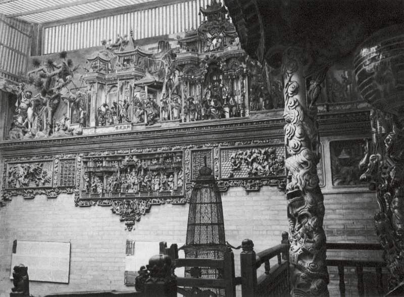 Kuangchou, Kuangtung, Kanton, Temple of the God of Medicine, Reliefer i huvudgården (svartvitt foto) av Ernst Boerschmann