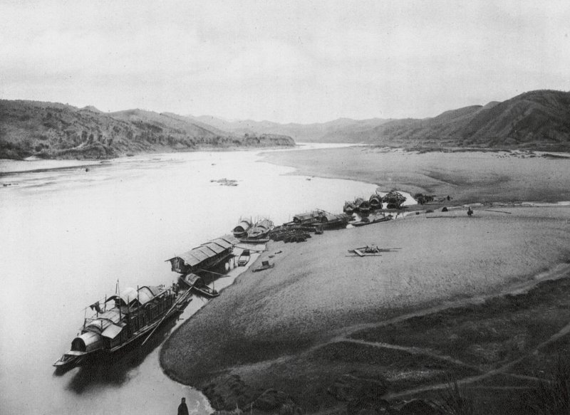 Kuei kiang, Kuangsi, Kuei-floden, Båtar längs stränderna (svartvitt foto) av Ernst Boerschmann