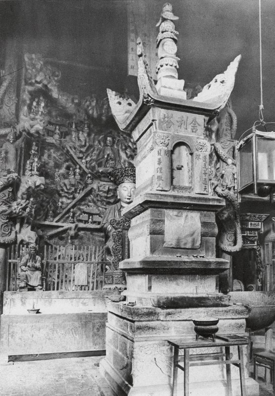 O mi shan, Wan nien sze, Szechuan, Relikernas pagod i "Evighetens kloster" (svartvitt foto) av Ernst Boerschmann