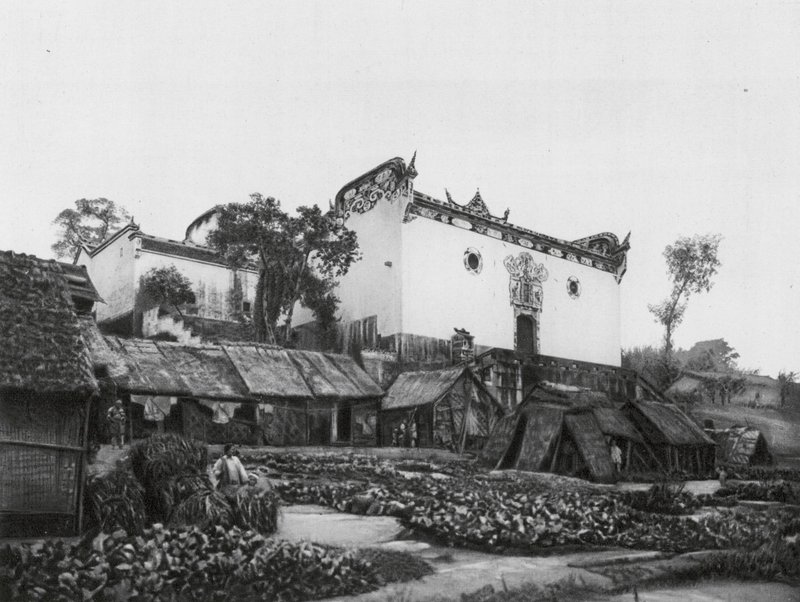 Wanhien, Huan hou kung, Szechuan, general Chang Feis minnestempel på Yangtzeflodens höga strand (svartvitt foto) av Ernst Boerschmann