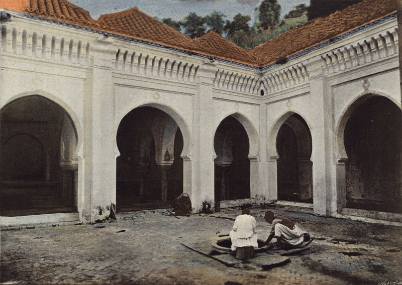 Gård Till Sidi-El-Haloui-moskén, I Tlemcen av European Photographer