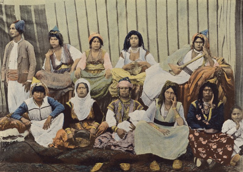 Mascara Arabiska (moriska) kvinnor av European Photographer
