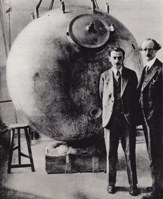 Första uppstigningen i stratosfären, 28 maj 1931 (s/v-foto) av European Photographer