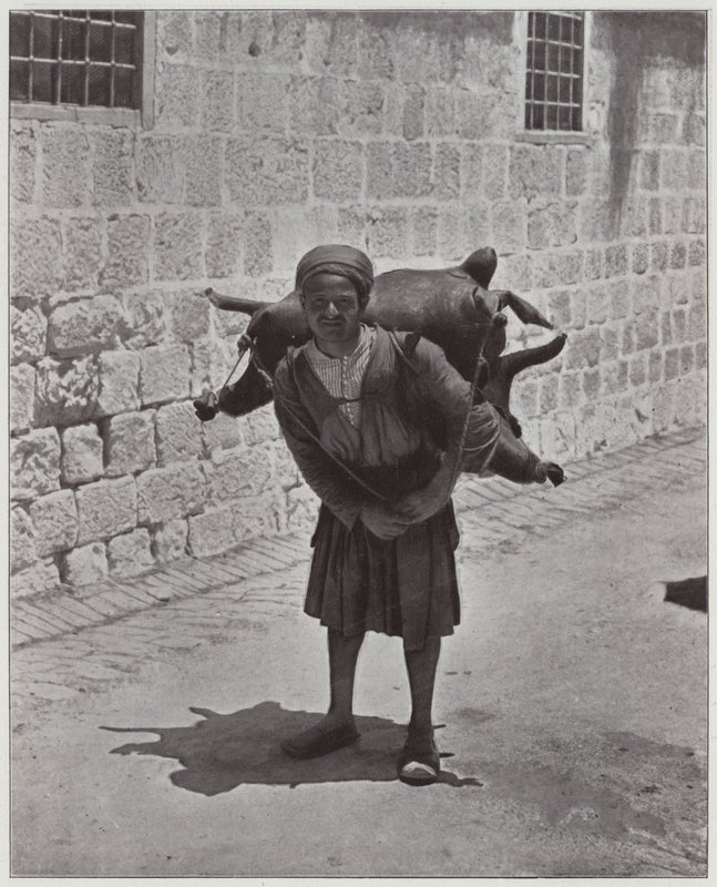 Jerusalem, en vattenbärare (s/v foto) av European Photographer