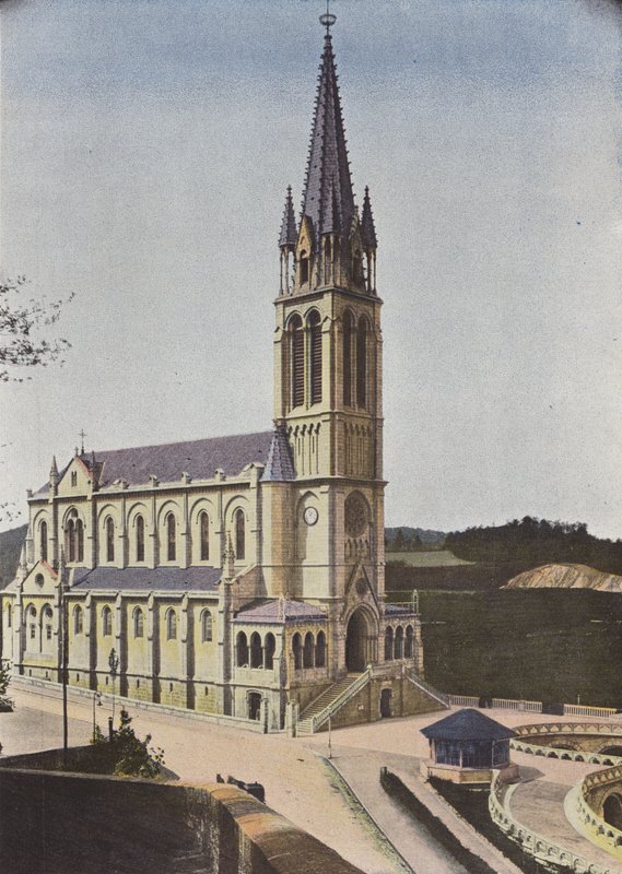 Lourdes, basilikan av European Photographer