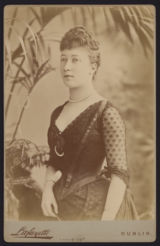 Porträtt, Princess Louise Victoria, Princess Royal, äldsta dotter till kung Edward VII, gift med 6:e Earl of Fife (s/v foto) av European Photographer