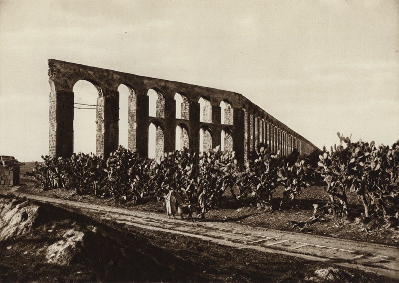 Romersk akvedukt nära Bardo, Tunis (s/v foto) av European Photographer