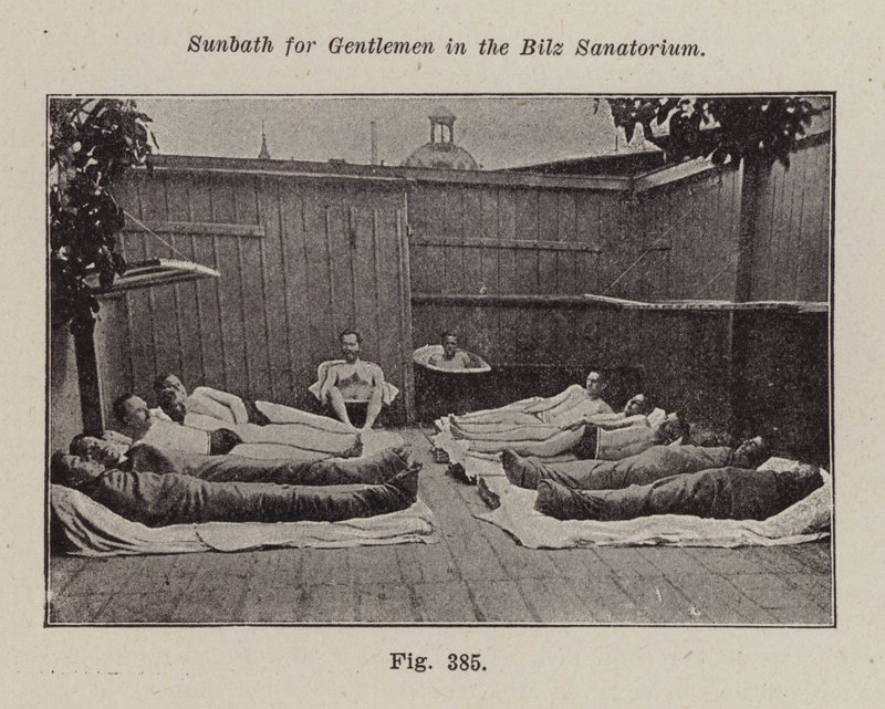 Sola för herrar i Bilz Sanatorium (s/v foto) av European Photographer