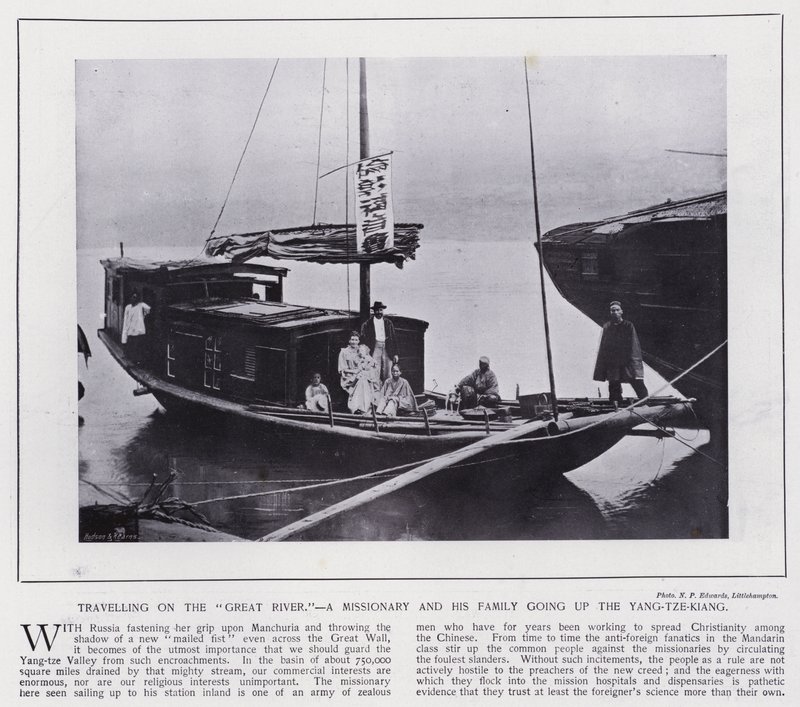 Reser på "Stora floden", en missionär och hans familj går uppför Yang-tze-Kiang (s/v foto) av European Photographer