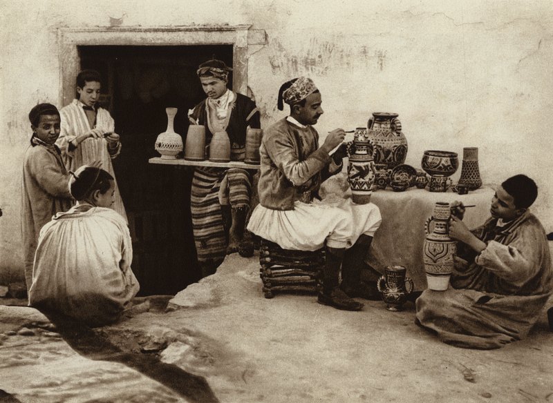 Tunis, krukmakarens bod (svartvitt foto) av European Photographer