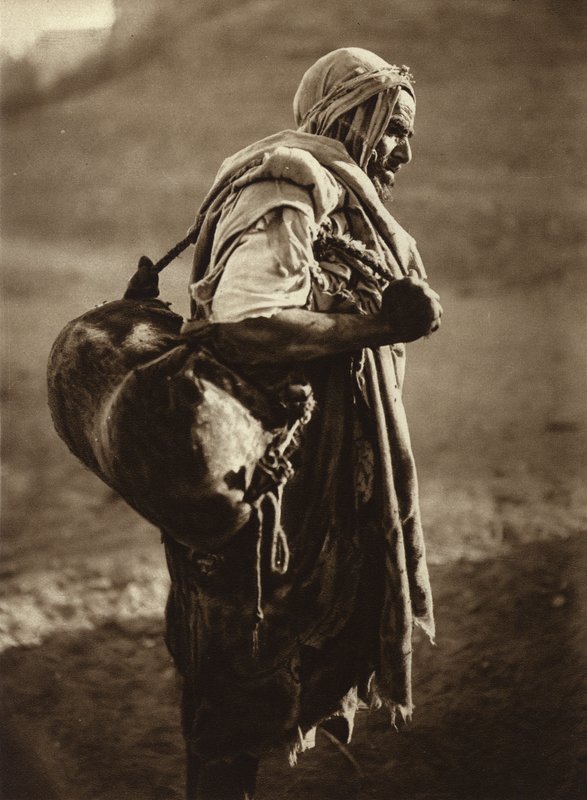 Tunis, vattenbärare (s/v-foto) av European Photographer