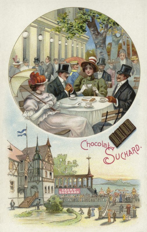 Njuter av Suchard-choklad utomhus av European School