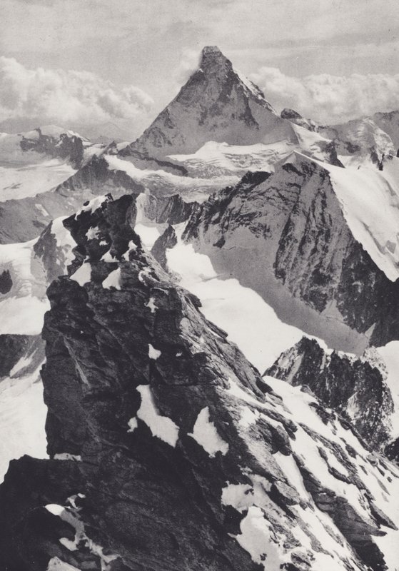 Pennine Alps: A Gendarme on the Zinal Rothhorn (s/v foto) av Francis Sydney Smythe