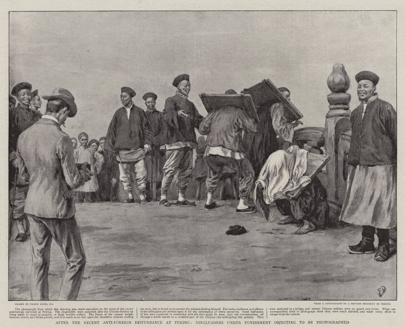 Efter den senaste tidens anti-utländska oro i Peking, invänder ringledare under straff att bli fotograferade av Frank Dadd