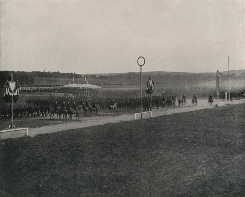 En militär recension på Longchamps (s/v foto) av French Photographer