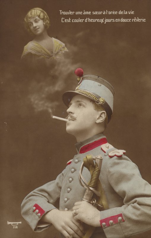 En ung soldat som dagdrömmer om sin kärlek (tonad bild) av French Photographer