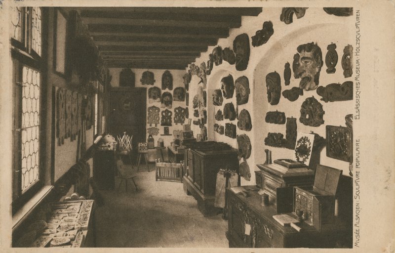 Alsace-museet med utställning av träskulpturer. Vykort skickat 1913. av French Photographer