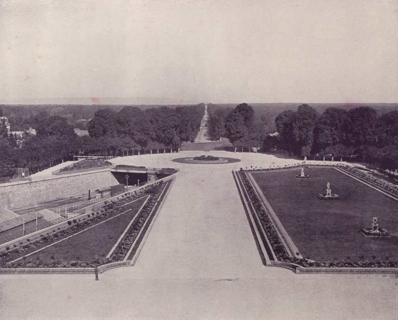 Avenue des Loges, St Germain-en-Laye (s/v foto) av French Photographer